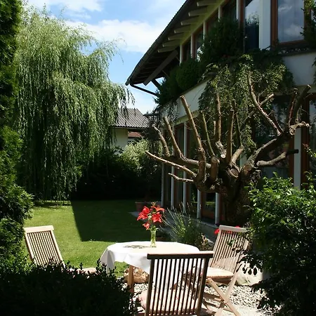 Hotel garni Landhaus Servus * Velden am Wörthersee